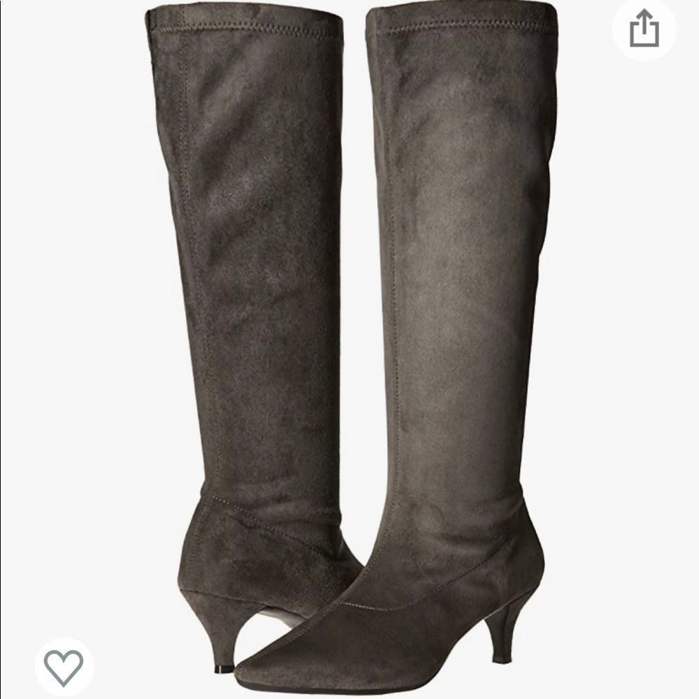 Aerosols women’s Gray Boots -size 7.